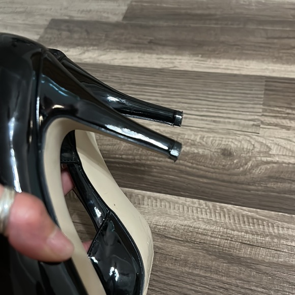 Madden Girl Black Pumps / Heels - Picture 7 of 9